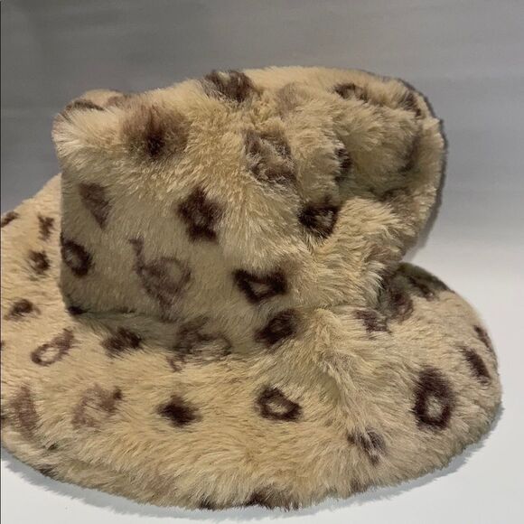 Leopard Print Faux Fur Bucket Hat - Picture 3 of 6